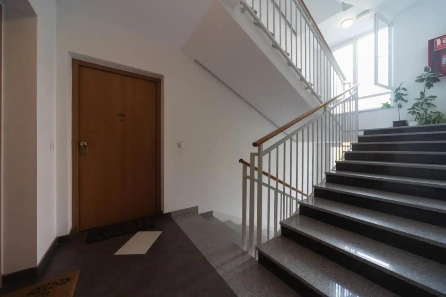 זאגרב Well-Equipped Apartment With Free Parking מראה חיצוני תמונה